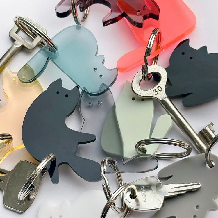 mo man tai - cat keychain