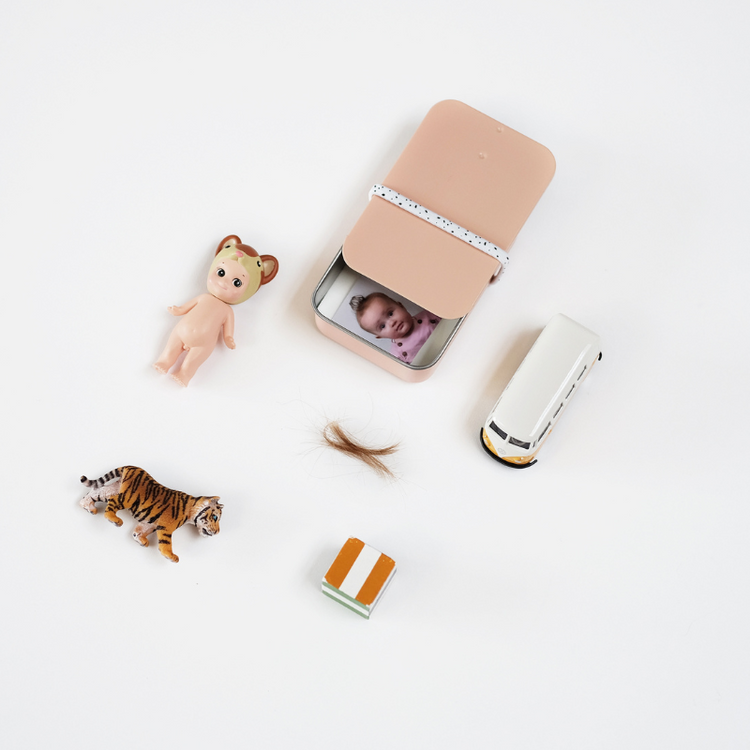 make history -treasure tin