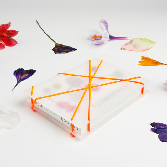 studio carmela bogman - pocket flowerpress- white
