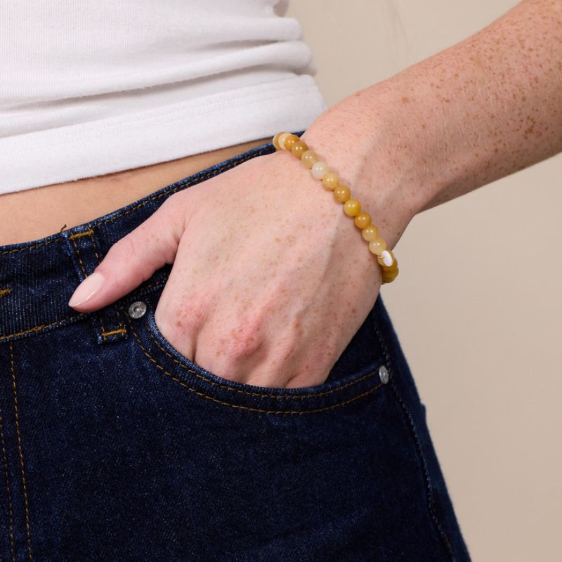 soï - essential armband - oranje aventurijn gedragen