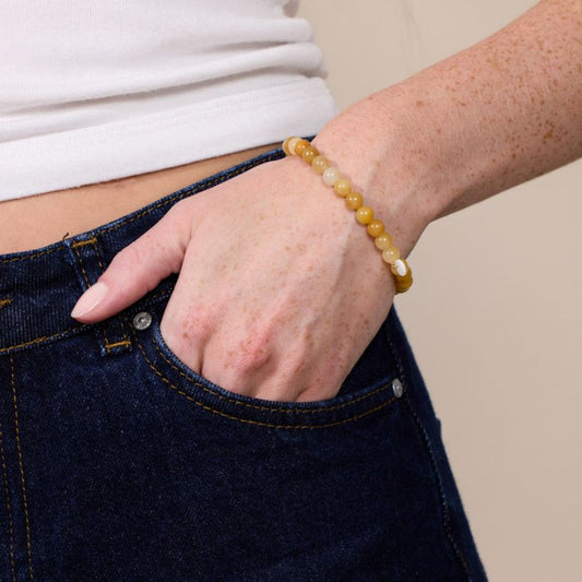 soï - essential armband - oranje aventurijn gedragen