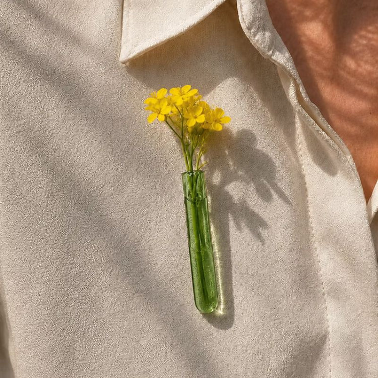 muurbloempjes - flower brooch