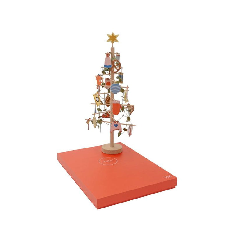 jurianne matter - advent tree - hout