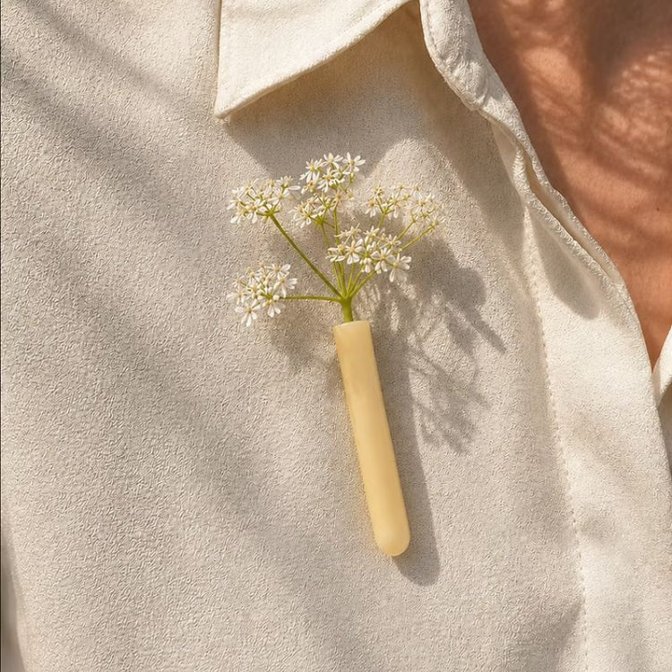 muurbloempjes - flower brooch