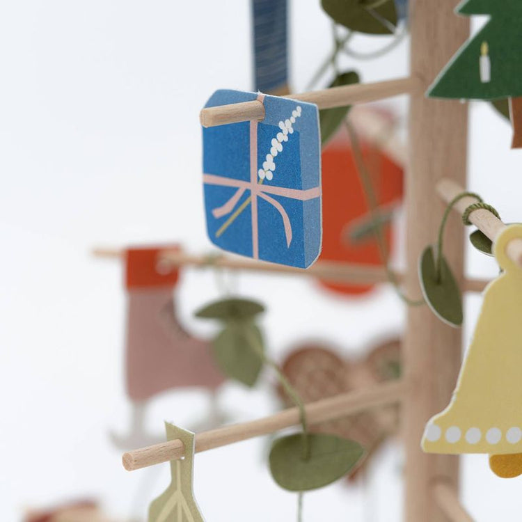 jurianne matter - advent tree - hout